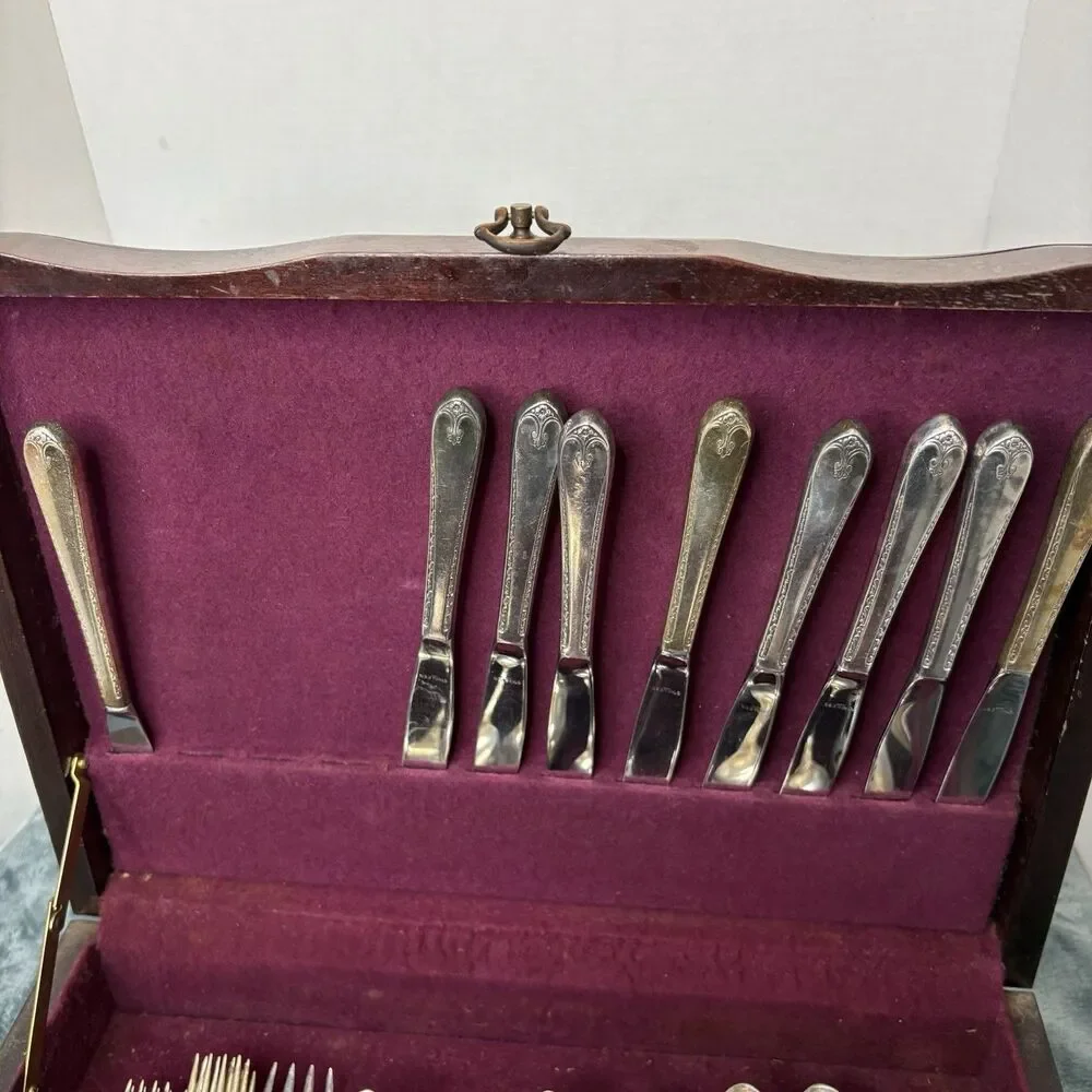 WMRogers & Son Silver plate Flatware Exquisite Collection Wooden Case 76 Piece